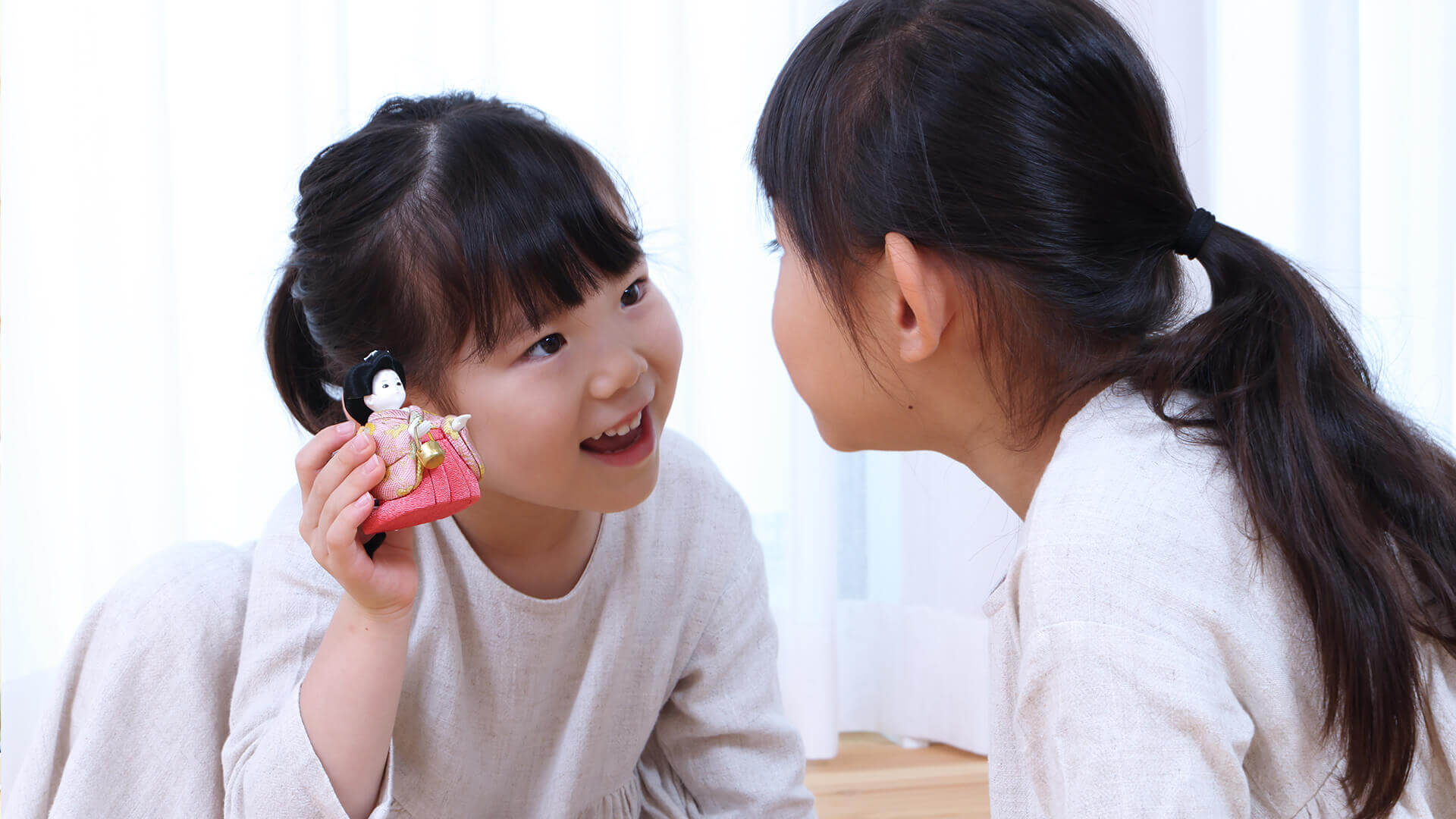 コンパクトでかわいいお雛様の木目込み十人飾り