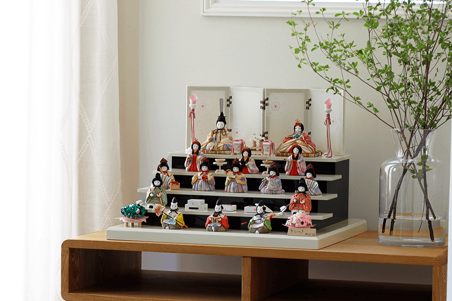 十五人飾りのお雛さま | コンパクトに飾るひととえの十五人飾り