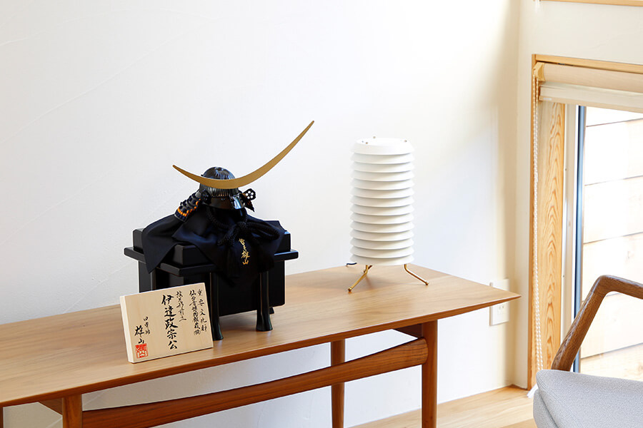 五月人形　兜　Samurai helmet 伊達政宗兜　最終価格 人気の兜｜五月人形のひととえ｜伊達政宗之兜SZ | 人形工房ひととえ