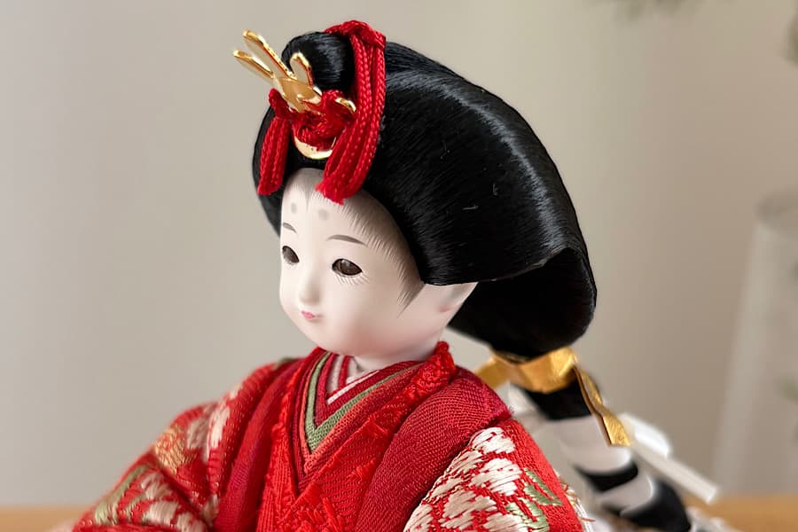 瞳がかがやく『入れ目』仕上げの上品で愛らしいお顔